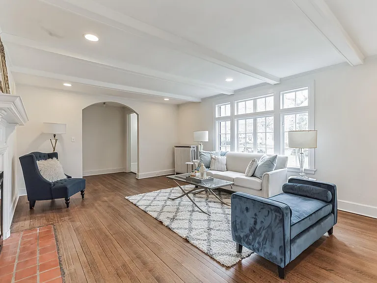 60 Maple Ave — Photo 4