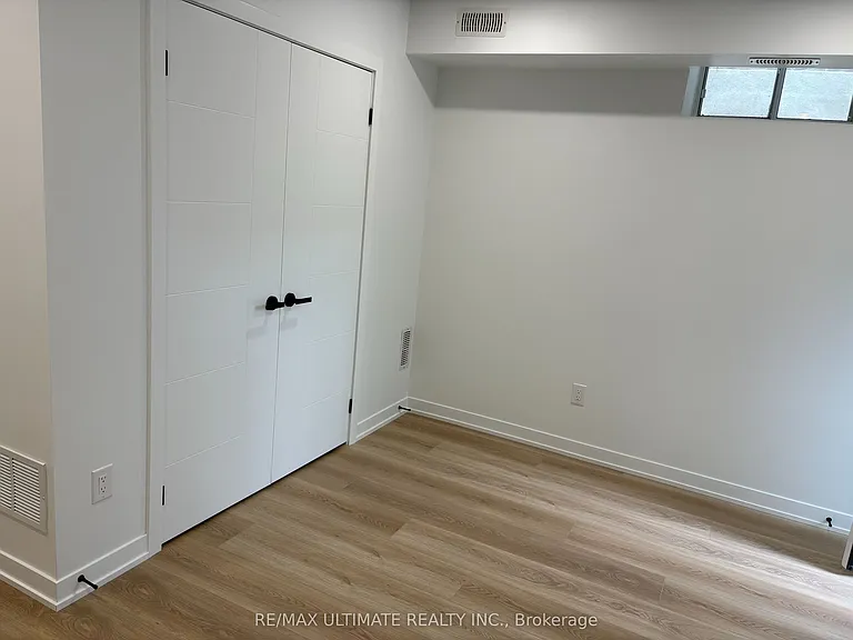249 Silverthorn Ave #LOWER — Photo 12