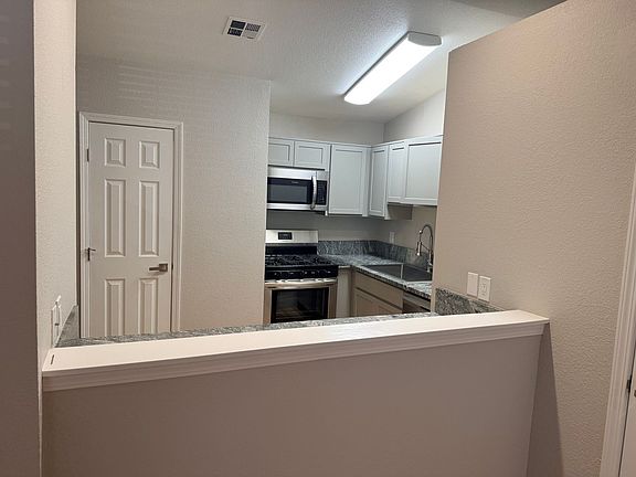 4th image of 1175 Glenda Way #10