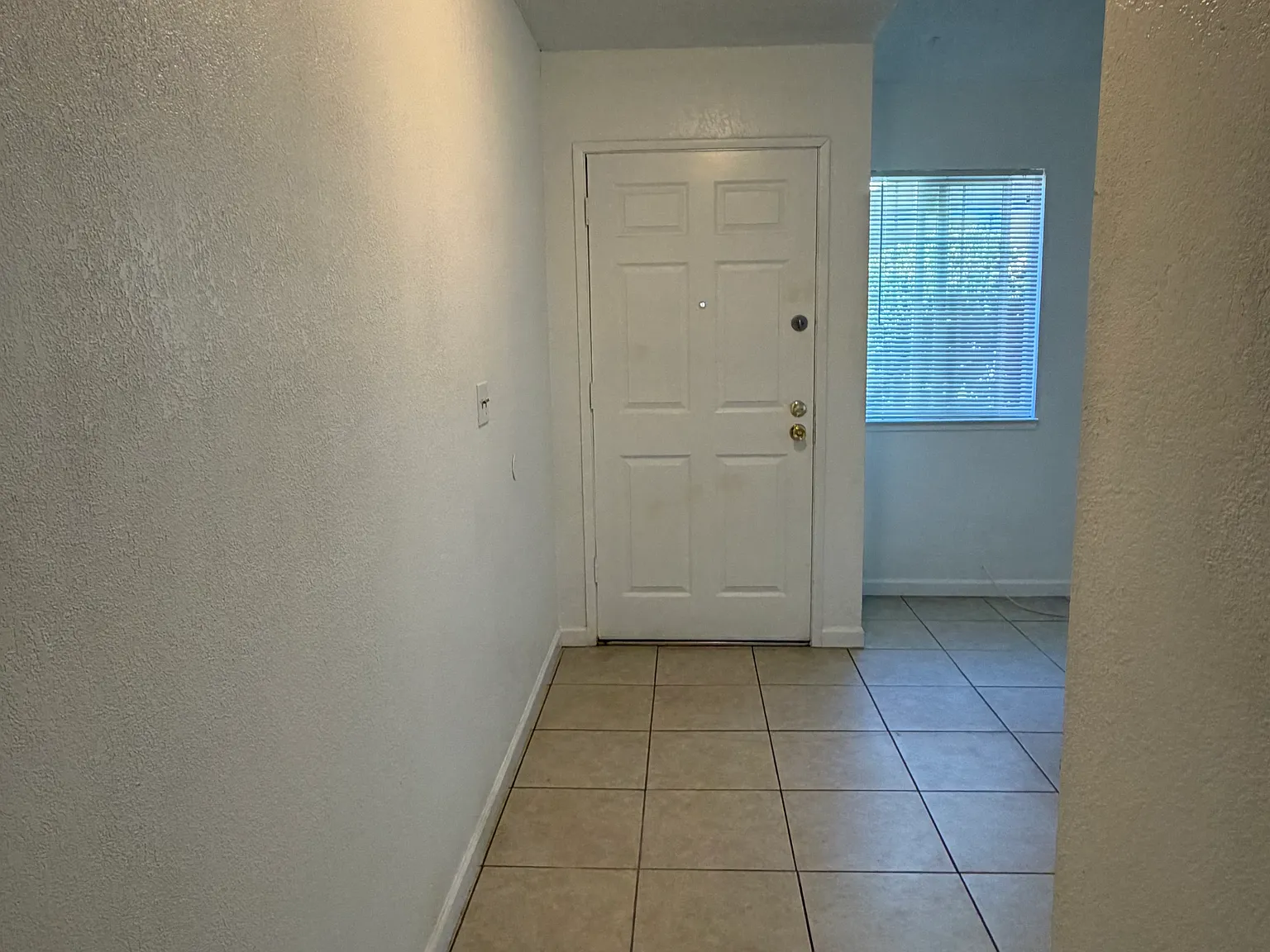 4 bed, 1100 sqft, $2,550 — Photo 4