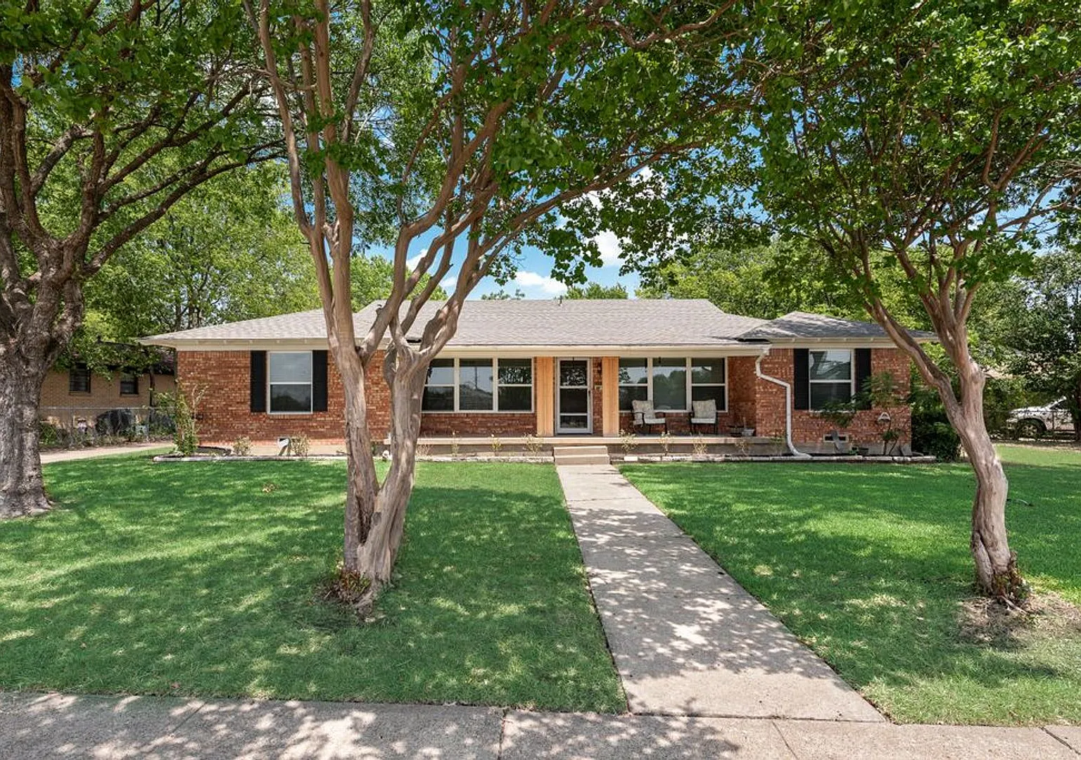 Charming Duplex close to White rock lake — Photo 1