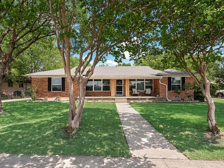 9506 Mercer Dr — Photo 1