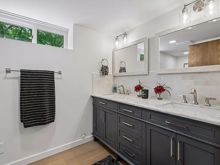 8440 Wentworth Ave S — Photo 18