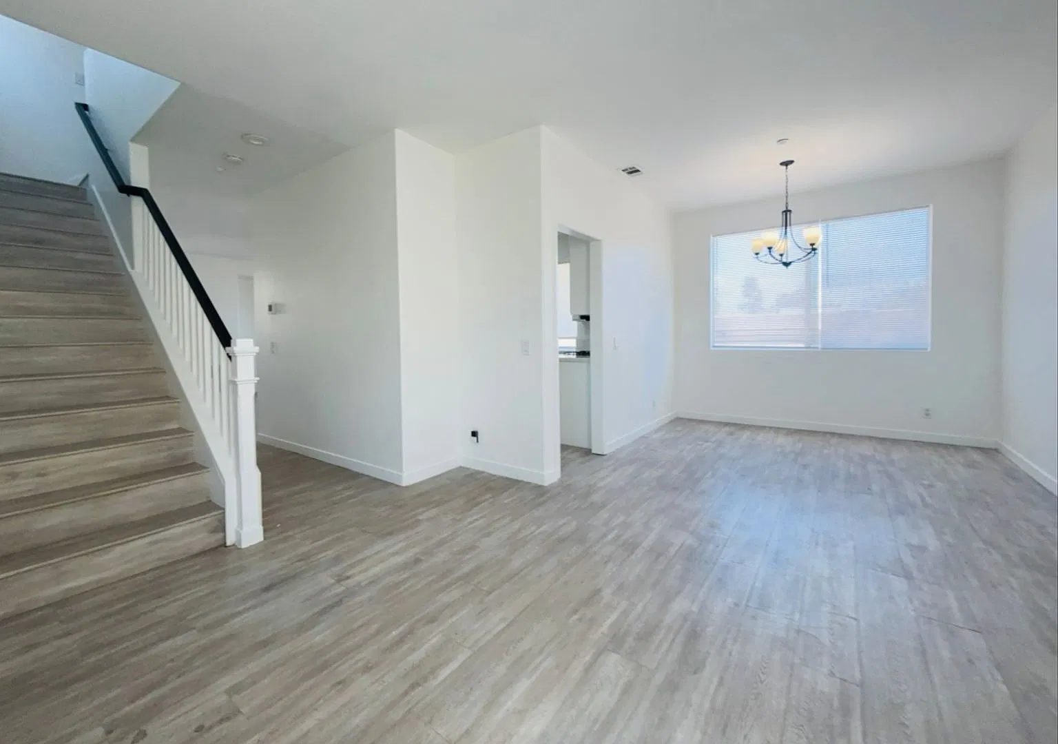Beautiful Fontana Home Available Now!! — Photo 3