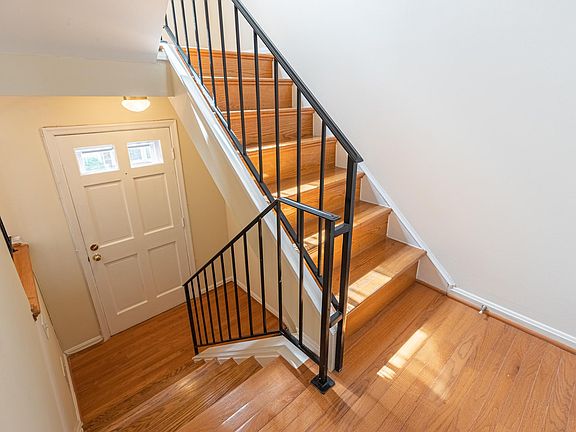 2nd image of 313 E Nelson Ave