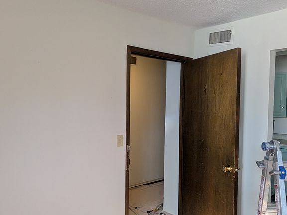 3rd image of 105 K Ave E #4