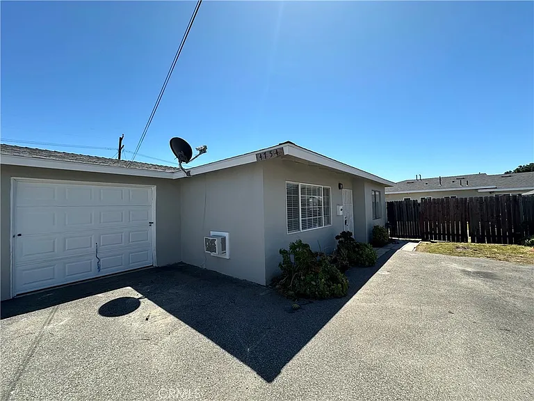 4754 Grace Ave — Photo 1