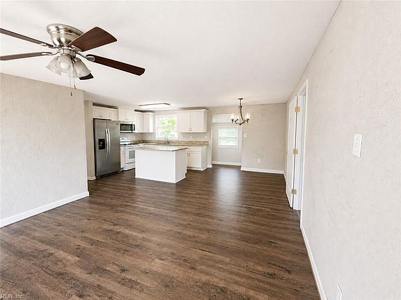 2nd image of 1903 Seward Dr