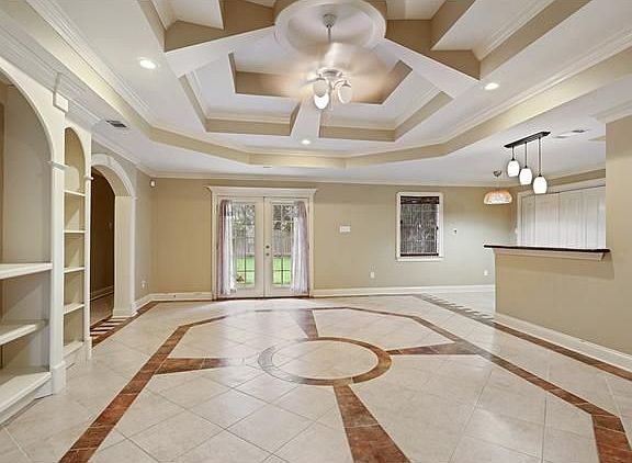 3rd image of 4745 Robin Hood Dr