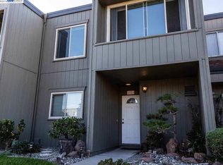 1051 Mangrove Ln, Alameda, CA 94502