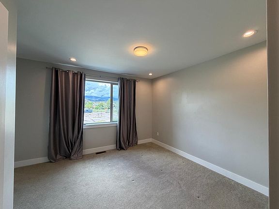 4th image of 605 Lewies Cir
