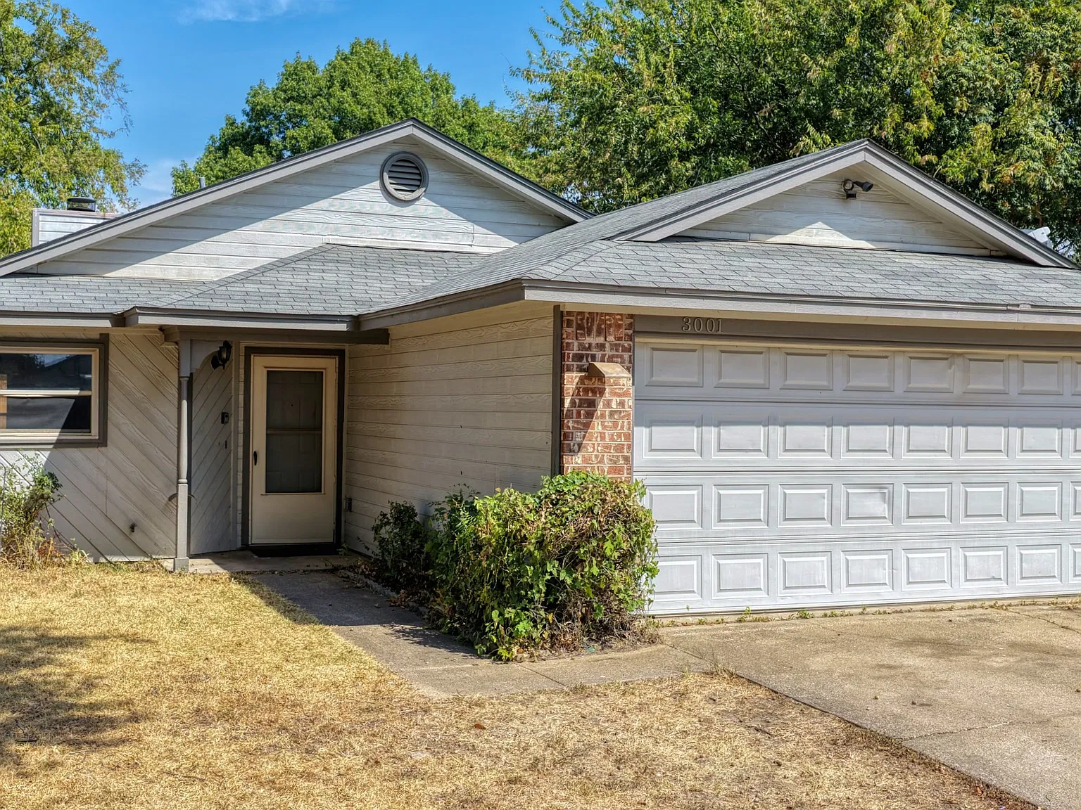 3 bed, 1405 sqft, $1,655 — Photo 2