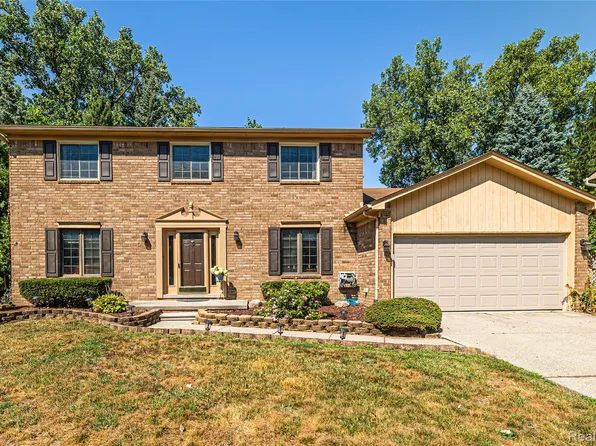 15569 Penn Dr, Livonia, MI 48154