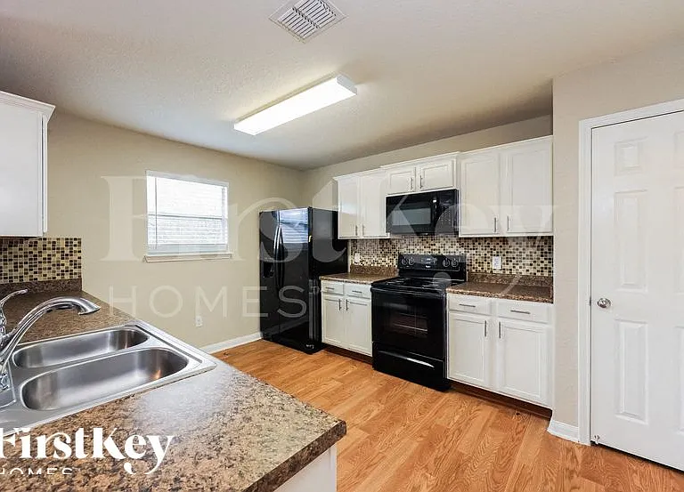 5831 Forest Cyn — Photo 6