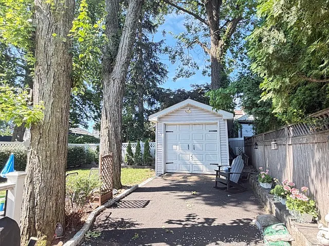 262 Windsor Rd — Photo 14