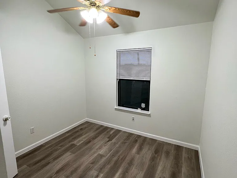 527 Parkdale Dr — Photo 21