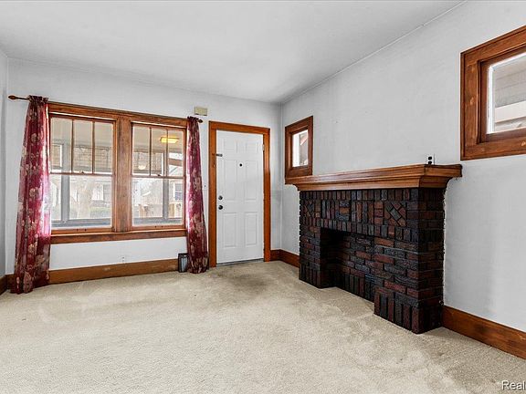 4th image of 133 Oak St
