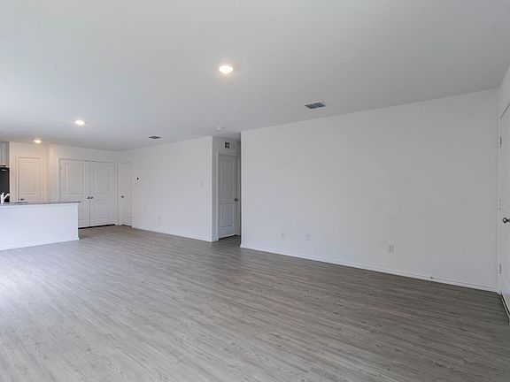 2nd image of 408 Ventura Blvd