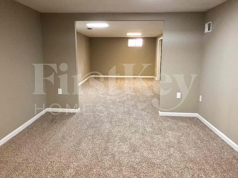 910 Claver Ln — Photo 18
