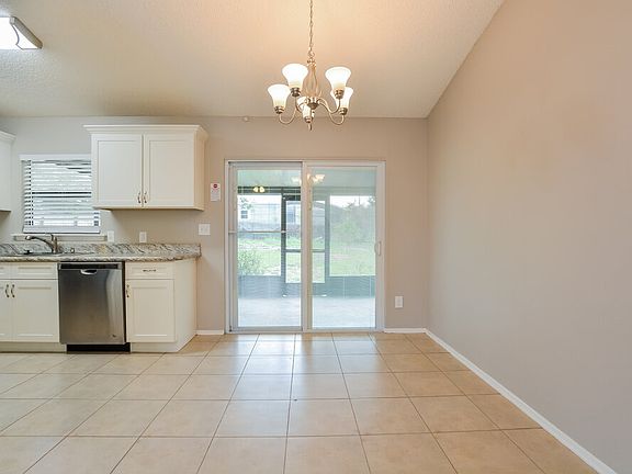 5th image of 2721 Sweet Springs St