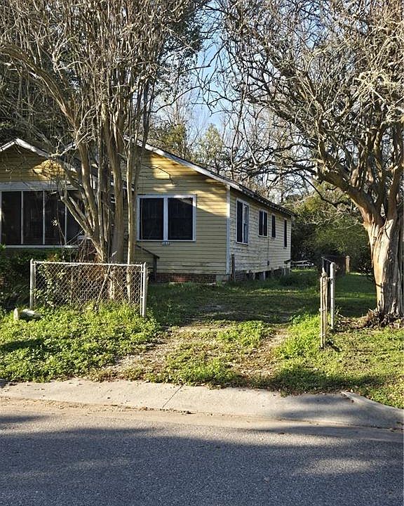 2nd image of 1612 Robert E Lee Street