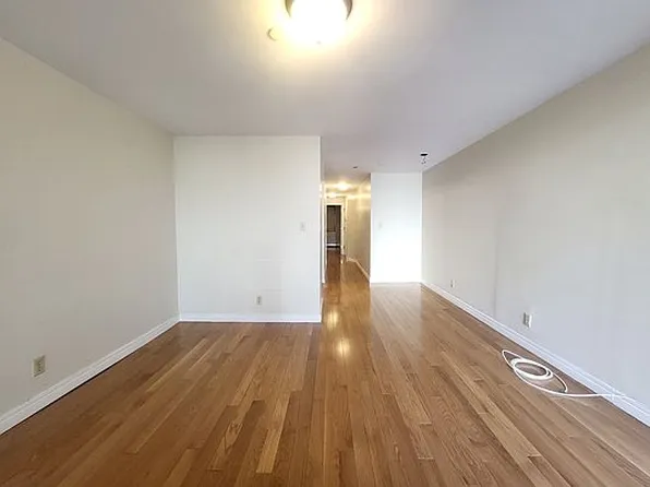 321 W 136th St, New York, NY 10030