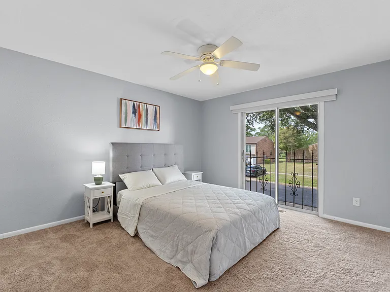 4838 Huron Dr — Photo 2