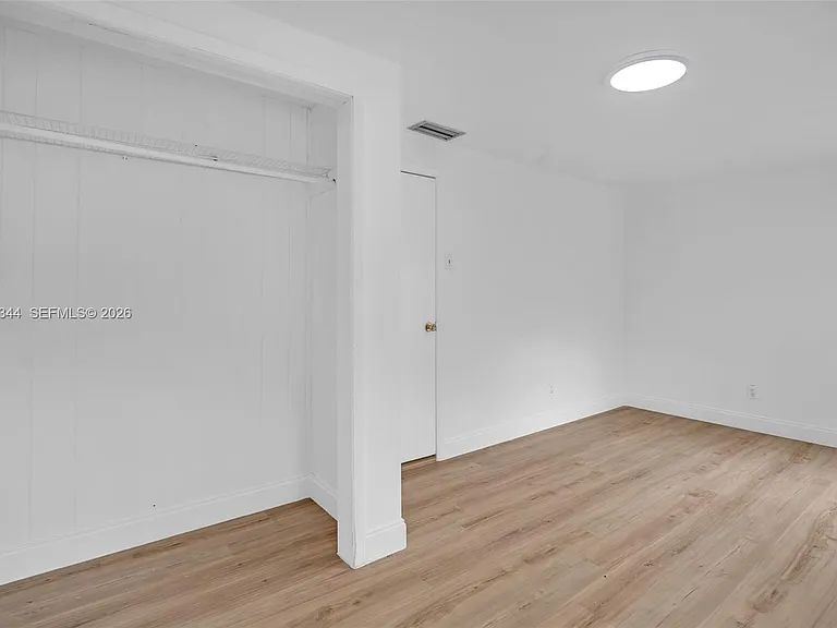 5096 SW 28th Ter — Photo 11