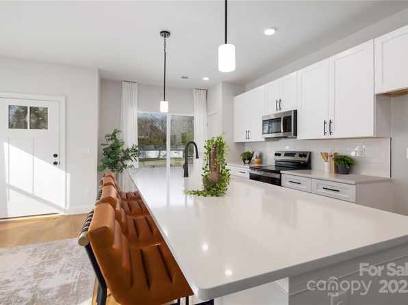 charlotte-north-carolina-452269501 picture