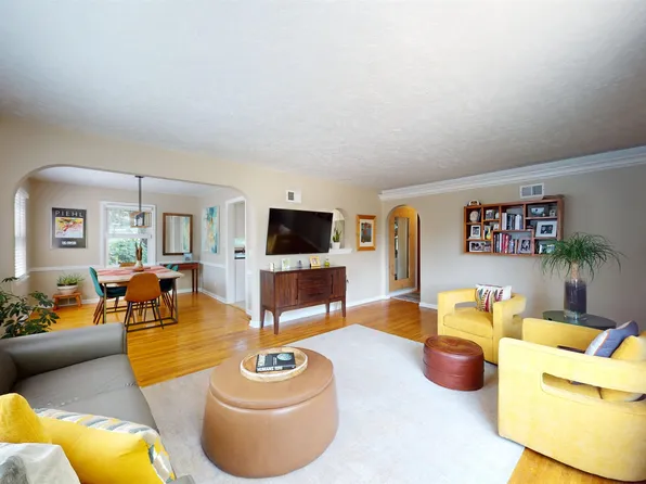 443 21st St NW, Minot, ND 58703