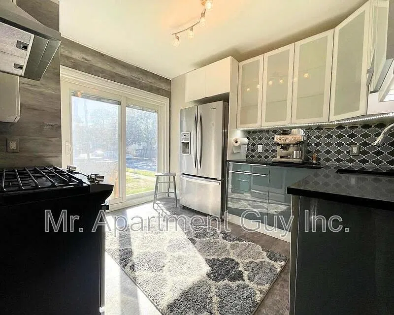 3 bed, 1.0 bath, $2,395 — Photo 2