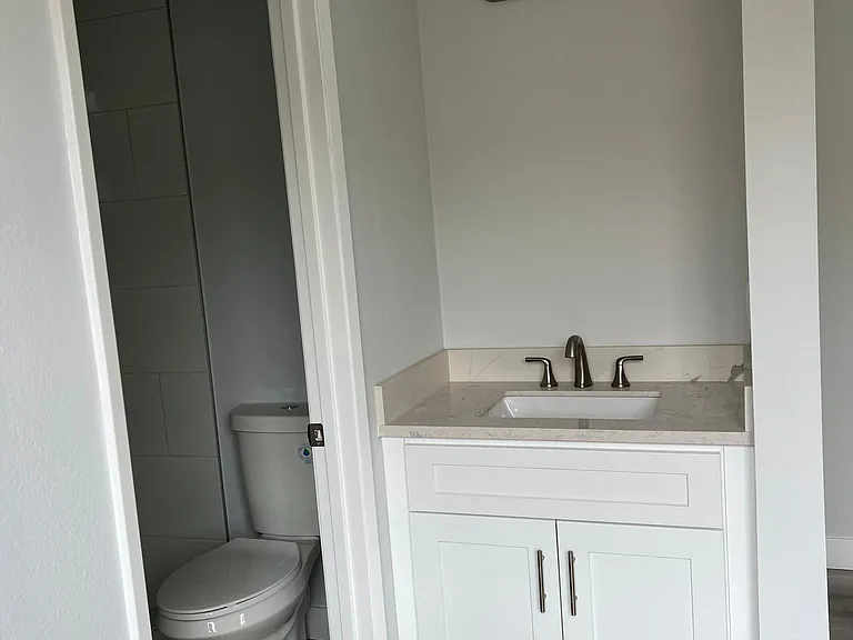 6556 Mammoth Ave — Photo 7