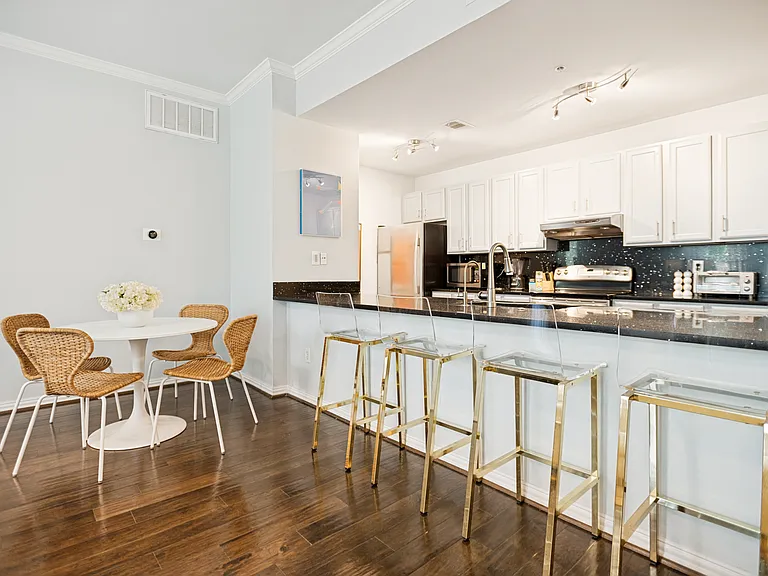2305 Worthington St #213 — Photo 6