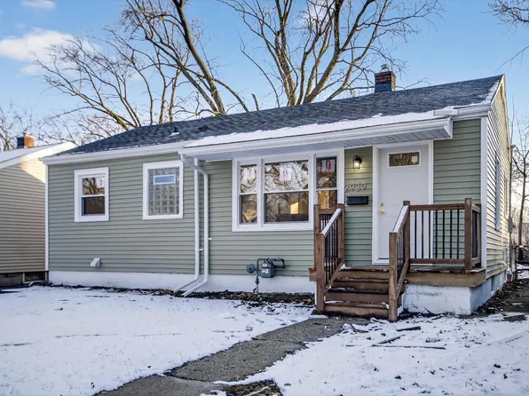 2939 West Carmen AVENUE, Milwaukee, WI 53209