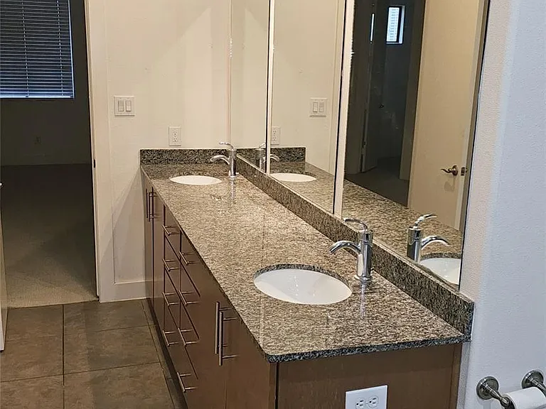 2301 Camden Dr #B — Photo 26
