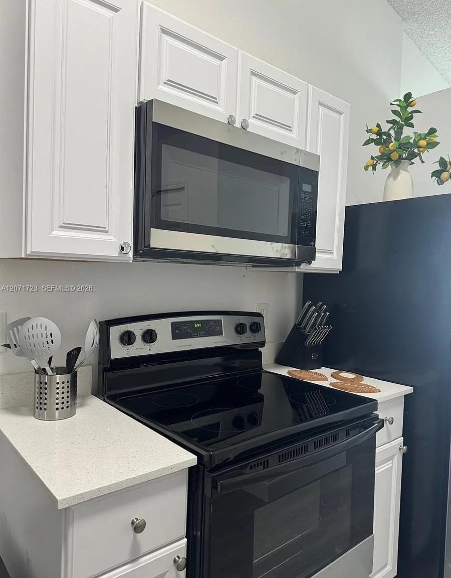 Vero Lake Estates Unit O — Photo 4