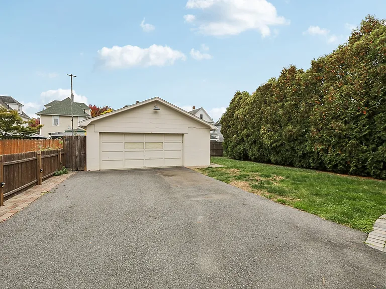 56 Gordon St — Photo 39