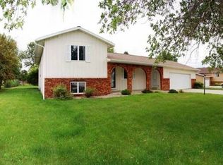 465 Country Club Dr, Garner, IA 50438