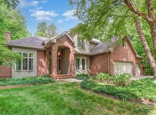 3195 N Carriage Ct, Midland, MI 48642