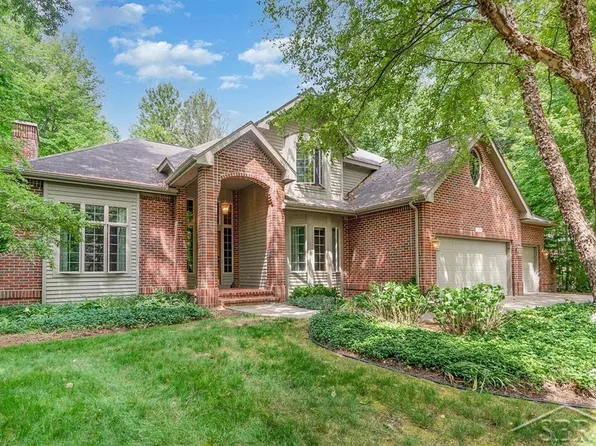 3195 N Carriage Ct, Midland, MI 48642