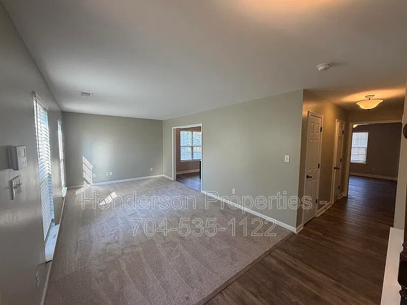 4 bed, 2.5 bath, 2028 sqft, $2,250 — Photo 3