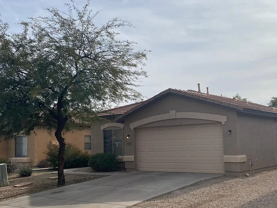 43627 W Bedford Dr