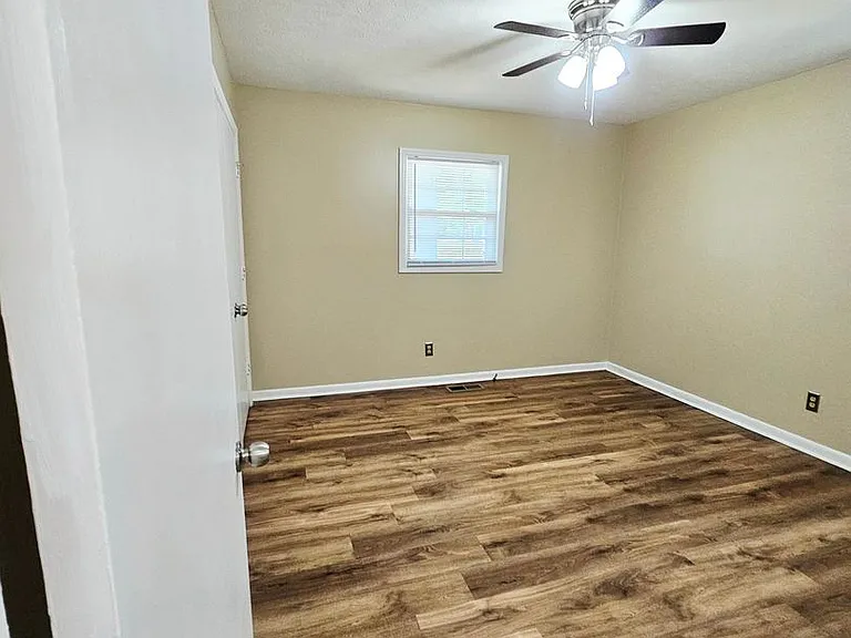 7526 Bridgeman Dr — Photo 9