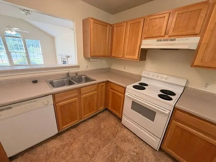 2 bed, 2.0 bath, 975 sqft, $1,100 — Photo 3