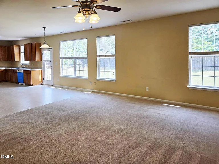 105 Chandler Springs Dr — Photo 5