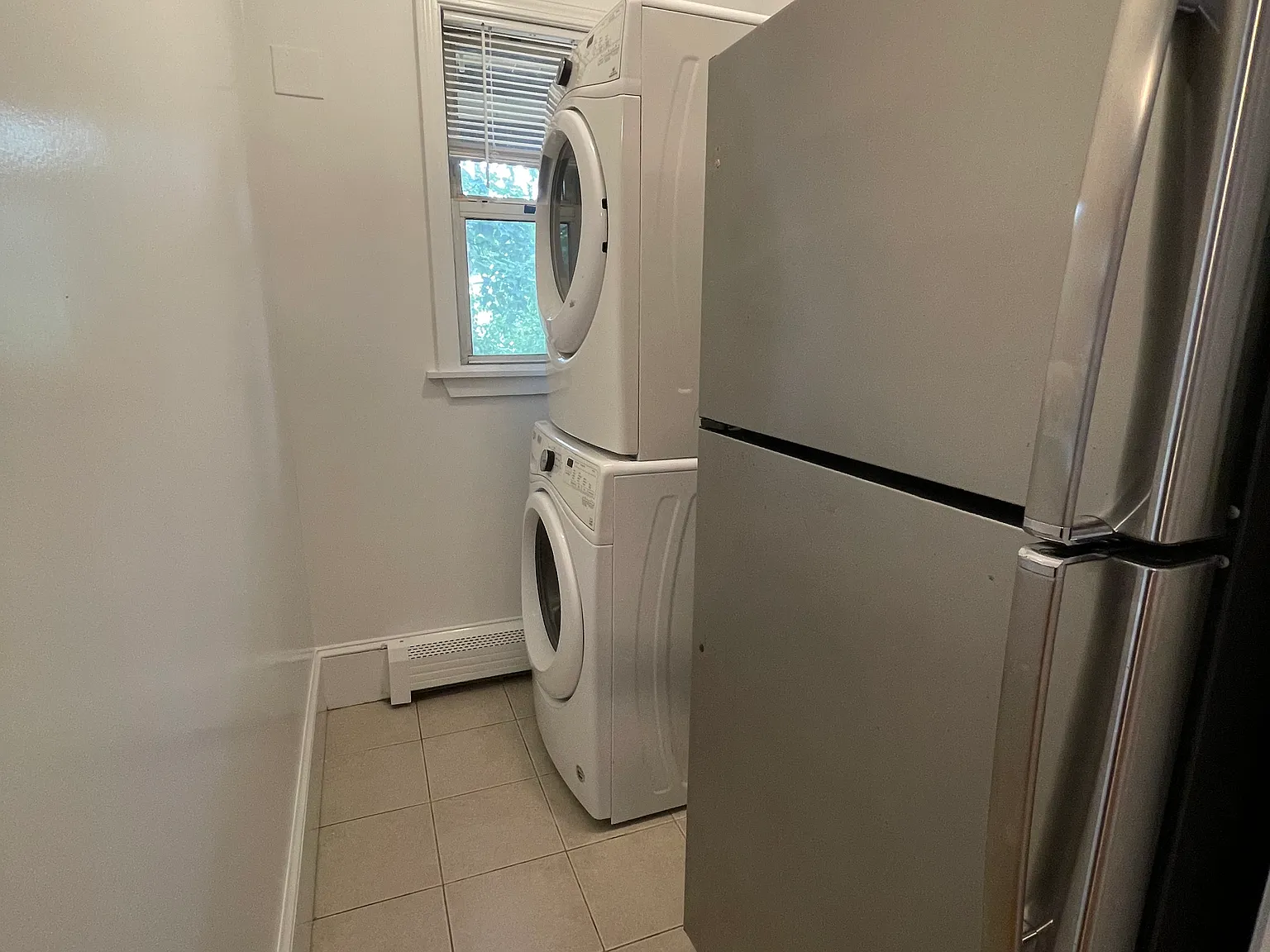 4 bed, 9999 sqft, $3,740 — Photo 4