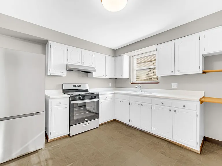 1317 Calumet Ave — Photo 9