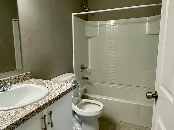4th image of 21 W District St #2