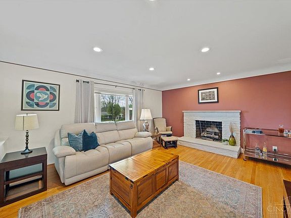 4th image of 113 Siebenthaler Ave
