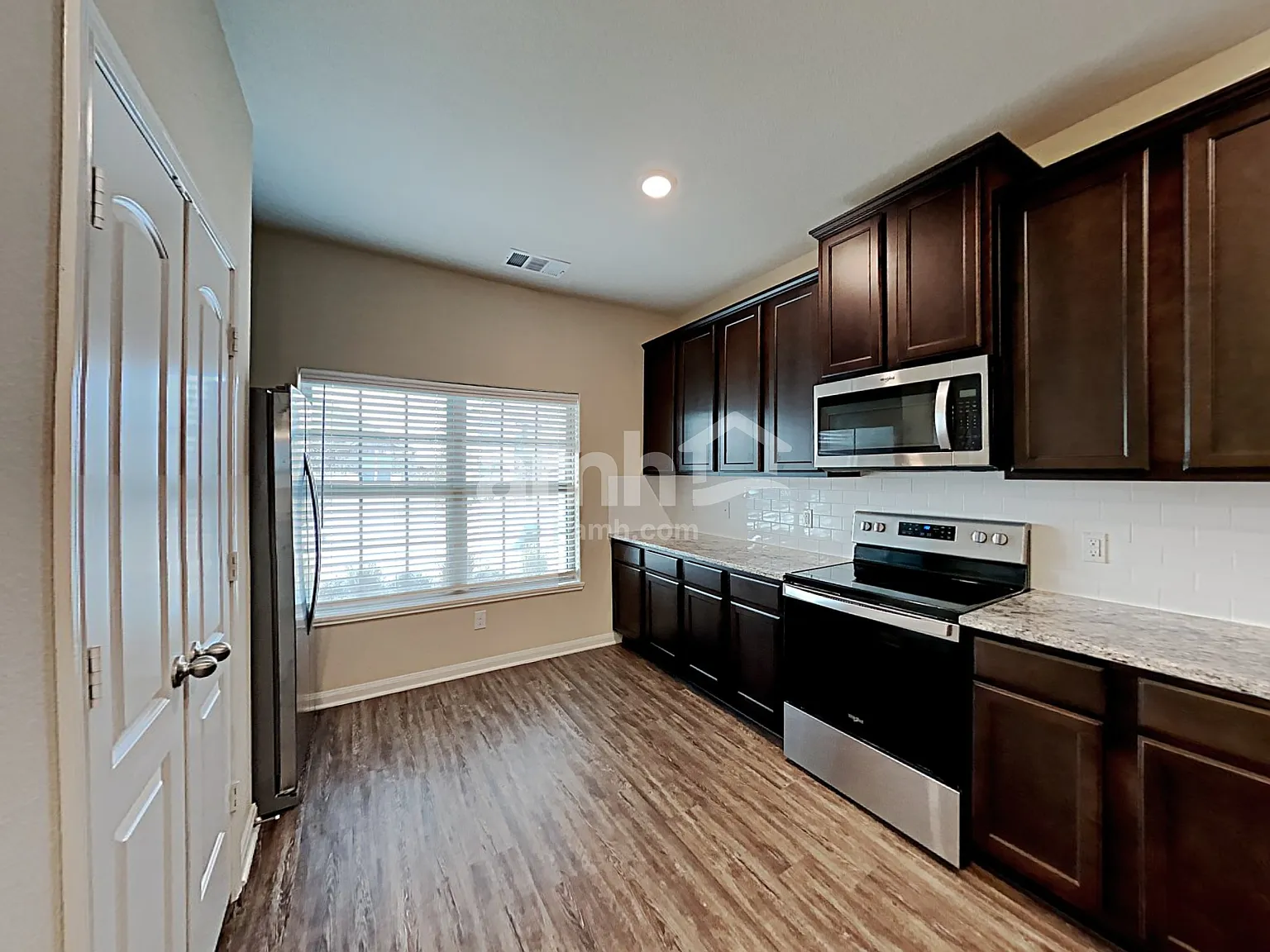 5 bed, 2.5 bath, 2758 sqft, $2,540 — Photo 3